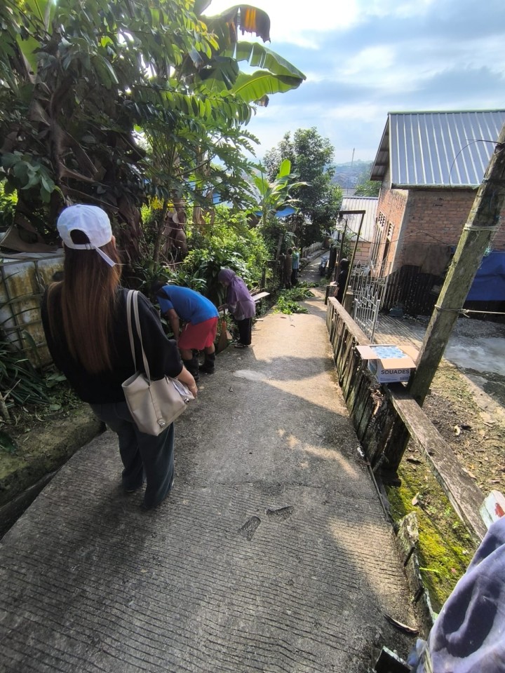 Minggu, 02 November 2025, Kelurahan Karang Anyar monitoring kegiatan gotong royong di RT.03 dan 013 Karang Anyar.
