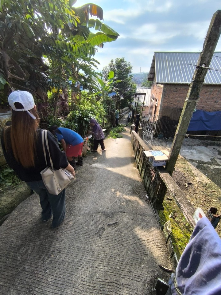 Minggu, 02 November 2025, Kelurahan Karang Anyar monitoring kegiatan gotong royong di RT.03 dan 013 Karang Anyar.