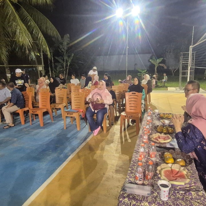 Jumat, 07 November 2025, Kelurahan Karang Anyar bersama LPM dan FKPM Karang Anyar menghadiri sekaligus mengawasi jalannya kegiatan Pemilihan Ketua RT.007 Jalan Cendana Komp.PDAM periode 2025-2030.