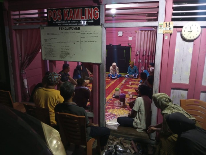 Selasa, 11 November 2025, Kelurahan Karang Anyar menghadiri sekaligus mendampingi Ketua RT.018 Karang Anyar dan warganya dalam kegiatan Rembuk Warga