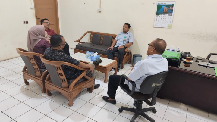 Kamis, 13 November 2025, Kelurahan Karang Anyar menghadiri dan melakukan koordinasi terkait Penandatangan perjanjian Pinjam Pakai Gedung LPM kepada Inhutani Samarinda.