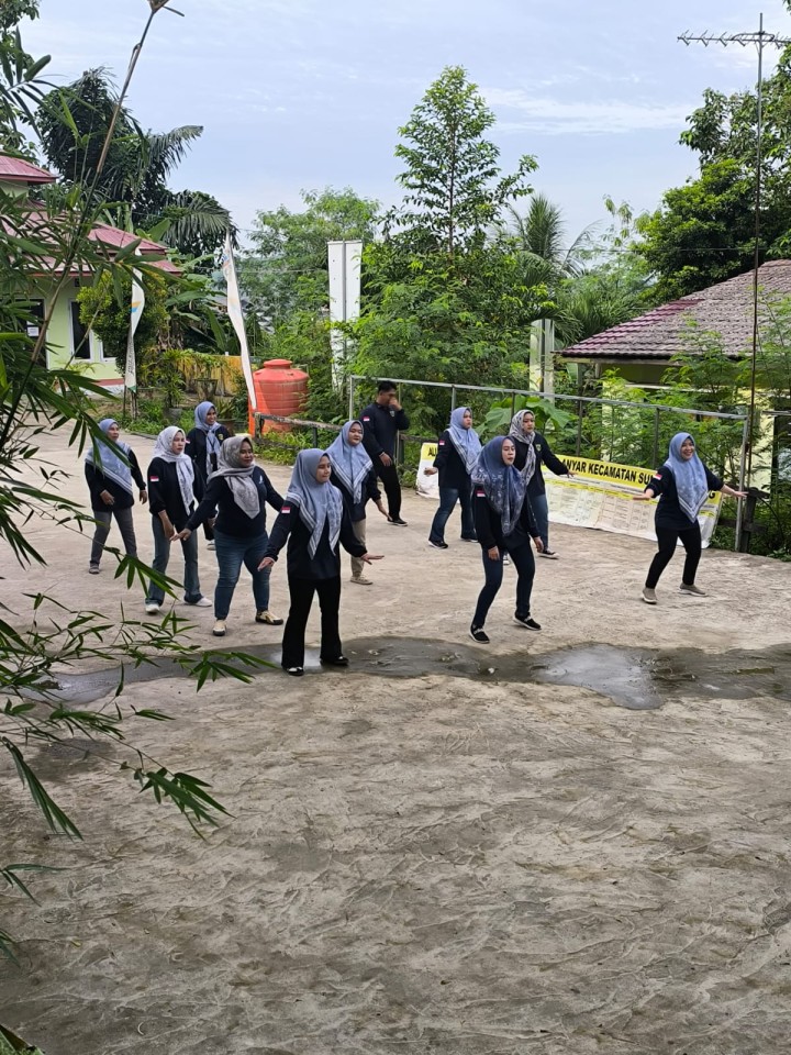 Jumat, 14 November 2025, Kelurahan Karang Anyar melaksanakan senam sehat bersama staf Karang Anyar