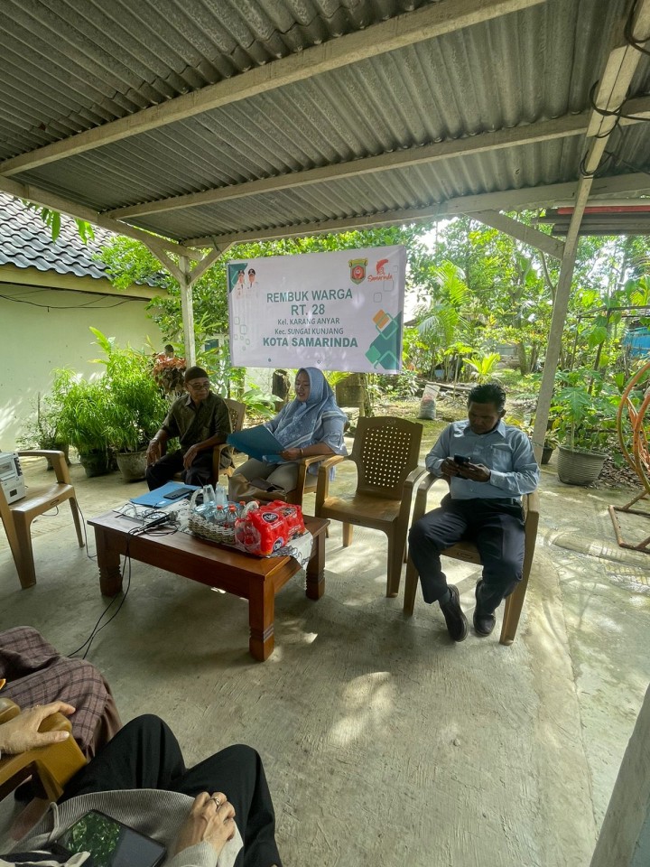 Jumat, 14 November 2025, Kelurahan Karang Anyar menghadiri sekaligus mendampingi Ketua RT.028 Karang Anyar dan warganya dalam kegiatan Rembuk Warga