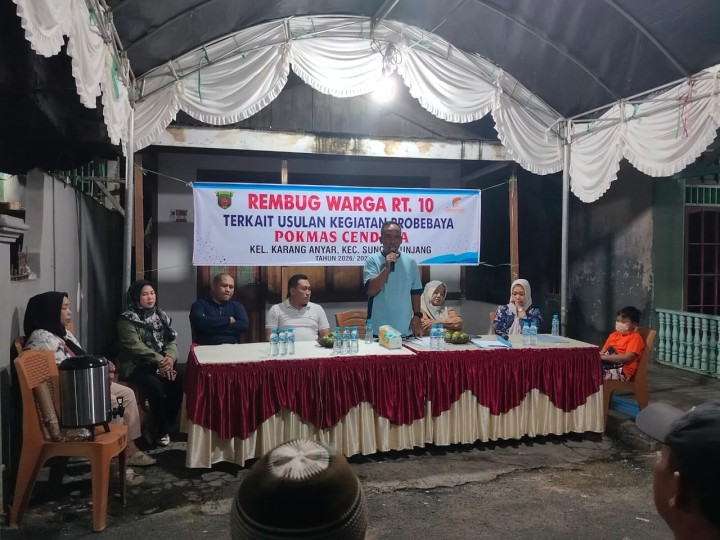 Jumat, 14 November 2025, Kelurahan Karang Anyar menghadiri sekaligus mendampingi Ketua RT.010 Karang Anyar dan warganya dalam kegiatan Rembuk Warga