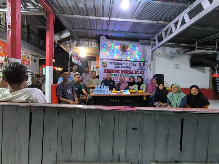 Jumat, 14 November 2025, Kelurahan Karang Anyar menghadiri sekaligus mendampingi Ketua RT.001 Karang Anyar dan warganya dalam kegiatan Rembuk Warga