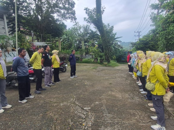 Minggu, 16 November 2025, Kelurahan Karang Anyar mengikuti dan melaksanakan kegiatan kerja bakti se Kecamatan Sungai Kunjang  di sepanjang Jalan Banggeris dan Jalan MT. Haryono