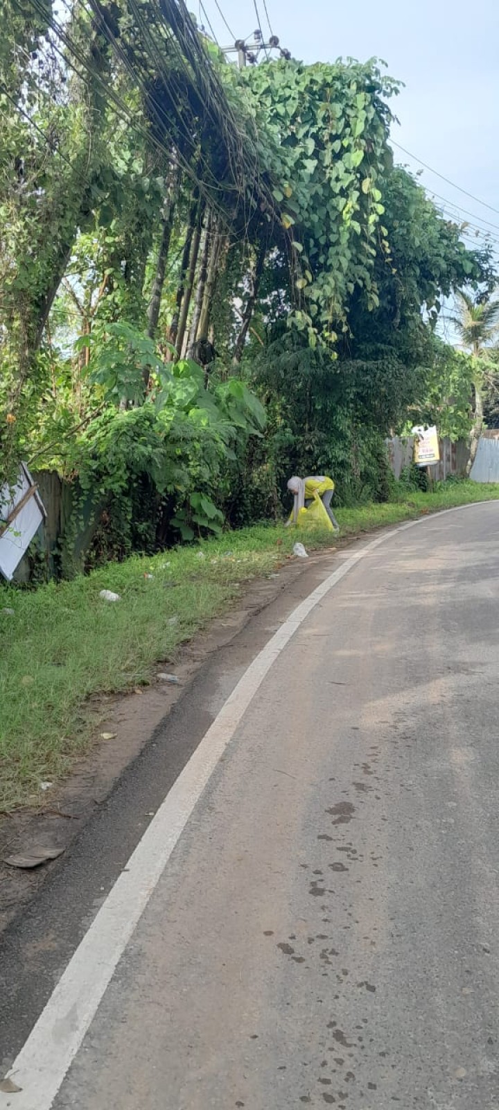 Minggu, 16 November 2025, Kelurahan Karang Anyar mengikuti dan melaksanakan kegiatan kerja bakti se Kecamatan Sungai Kunjang  di sepanjang Jalan Banggeris dan Jalan MT. Haryono