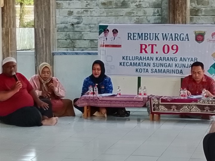 Senin, 17 November 2025, Kelurahan Karang Anyar menghadiri sekaligus mendampingi Ketua RT.009 Karang Anyar dan warganya dalam kegiatan Rembuk Warga