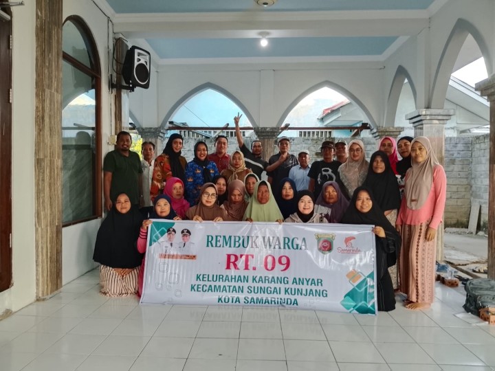 Senin, 17 November 2025, Kelurahan Karang Anyar menghadiri sekaligus mendampingi Ketua RT.009 Karang Anyar dan warganya dalam kegiatan Rembuk Warga