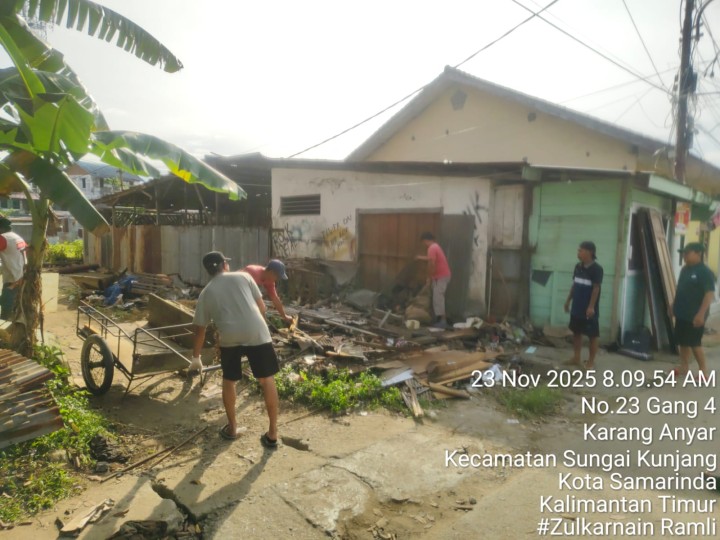 Minggu, 23 November 2025, Kelurahan Karang Anyar melakukan monitoring kegiatan kerja bakti di wilayah RT.04,05,06 Karang Anyar