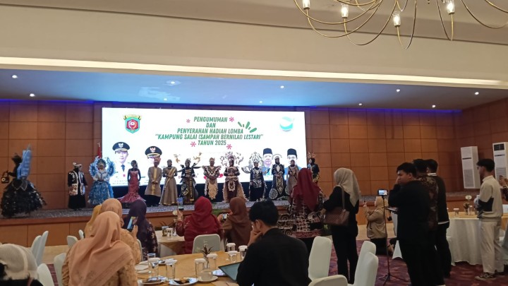Selasa, 25 November 2025, Kelurahan Karang Anyar menghadiri kegiatan Pengumuman dan Penyerahan Hadiah Lomba Kampung Salai Lestari Tahun 2025 di Puri Senyiur Hotel.