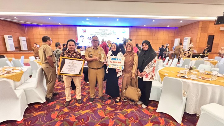 Selasa, 25 November 2025, Kelurahan Karang Anyar menghadiri kegiatan Pengumuman dan Penyerahan Hadiah Lomba Kampung Salai Lestari Tahun 2025 di Puri Senyiur Hotel.