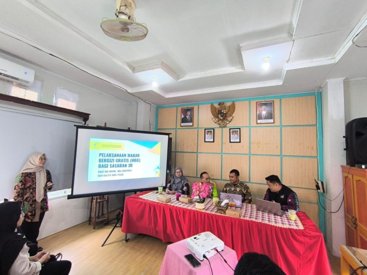 Kamis, 27 November 2025, Kelurahan Karang Anyar menghadiri Pelaksanaan Makan Bergizi Gratis bagi sasaran 3B oleh Badan Gizi Nasional di Ruang Rapat Kantor Kecamatan Sungai Kunjang.