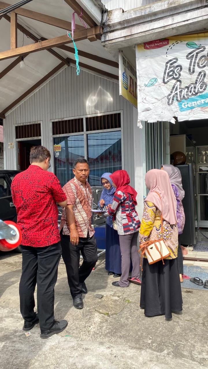 Kamis, 27 November 2025, Kelurahan Karang Anyar mendampingi tim dari Dinas Koperasi dan UMKM Kota Samarinda untuk menyalurkan bantuan berupa 1 buah Oven untuk UMKM Pembuatan Terasi di Jalan  Meranti Gang 1 RT.022