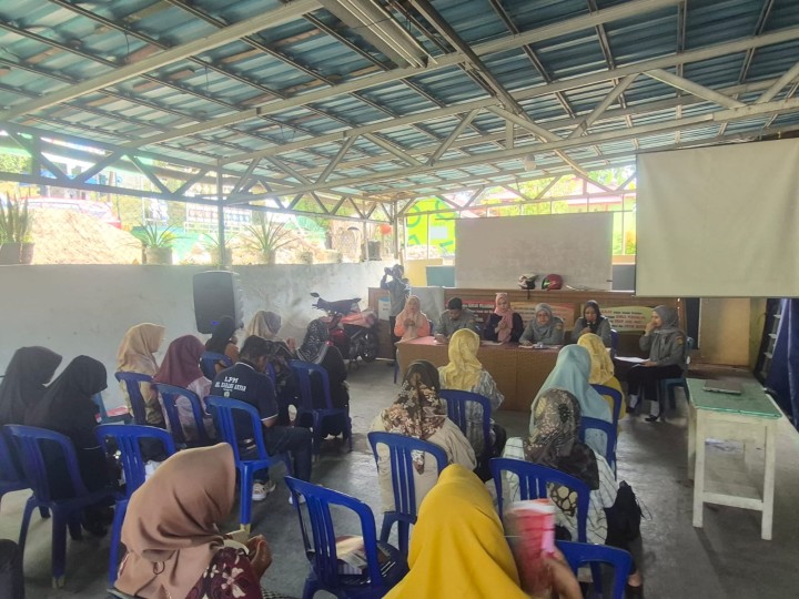 Jumat, 28 November 2025, Kelurahan Karang Anyar memfasilitasi kegiatan penyuluhan Metrologi Legal dari Dinas Perdagangan Kota Samarinda di Ruang Serba Guna Kantor Kelurahan Karang Anyar.