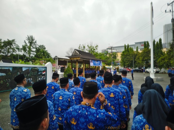 Senin, 01 Desember 2025, Kelurahan Karang Anyar Menghadiri Upacara HUT KORPRI Ke 54 Tahun 2025 di TMP Kesuma Bangsa