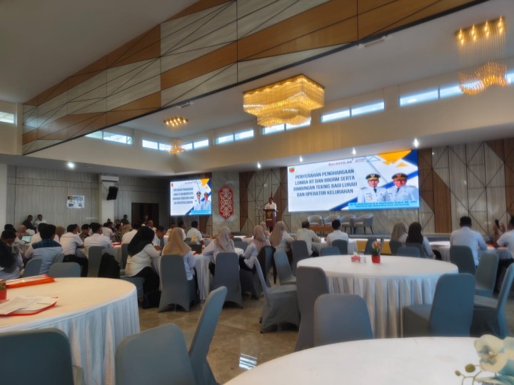 Rabu, 03 Desember 2025, Kelurahan Karang Anyar menghadiri acara Penyerahan Pemenang Lomba Administrasi RT dan Bulan Bhakti Gotong Royong Kota Samarinda Tahun 2025 di Arutala Ballroom Kantor Bapperida Kota Samarinda.