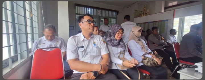 Rabu, 03 Desember 2025, Kelurahan Karang Anyar mengikuti kegiatan Rakor Persiapan Monitoring Pengamanan dan Perayaan Natal 2025 dan Malam Tahun Baru 226 di Kantor Kecamatan Sungai Kunjang.