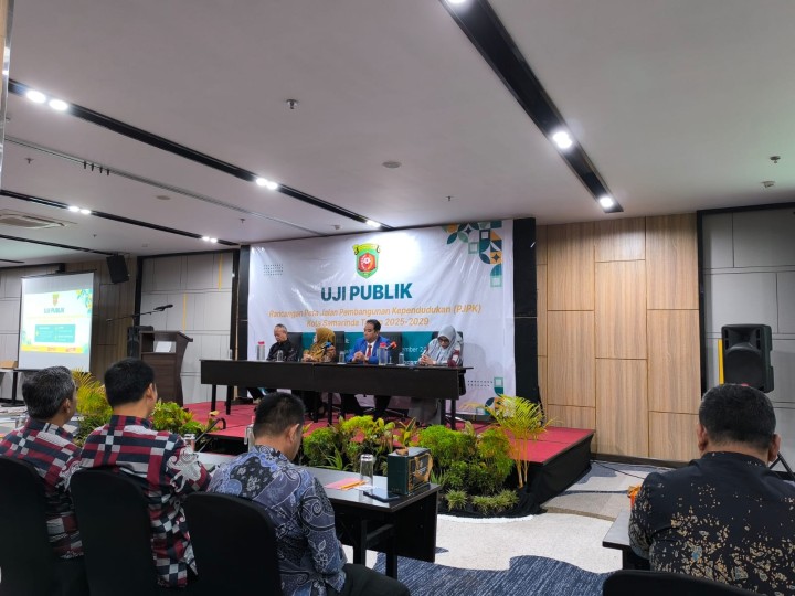 Kamis, 04 Desember 2025, Kelurahan Karang Anyar menghadiri acara Uji Publik Rancangan Peta Jalan Pembangunan Kependudukan Kota Samarinda tahun 2025-2029 di Hotel Yello Samarinda.
