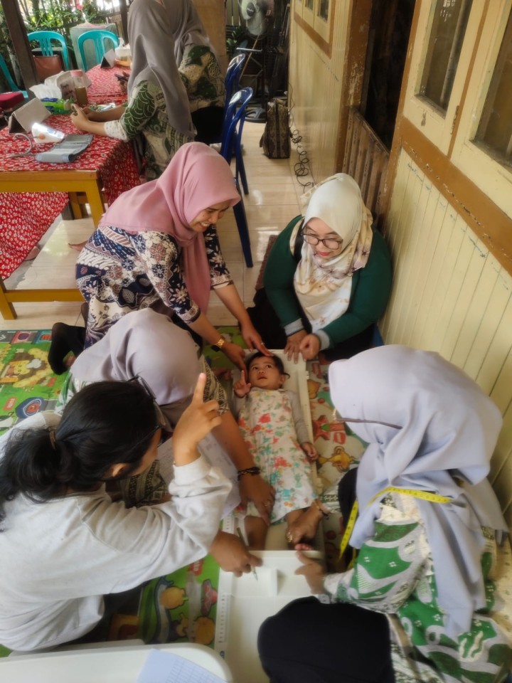 Jumat, 05 Desember 2025, Tim TP PKK Karang Anyar dan Lurah melakukan kunjungan kerja ke Posyandu Lidah Buaya di RT.024 dan Posyandu Harapan Kita di RT.011 Karang Anyar.