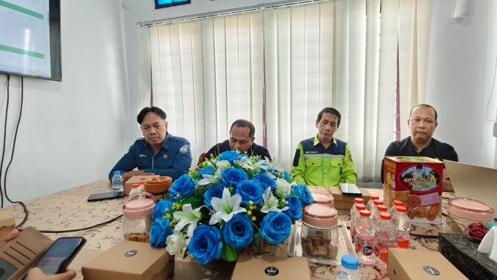 Jumat, 05 Desember 2025, Kelurahan Karang Anyar menghadiri presentasi hasil penilaian PEPPK dari Bagian Organisasi Kota Samarinda di kantor Kecamatan Sungai Kunjang.