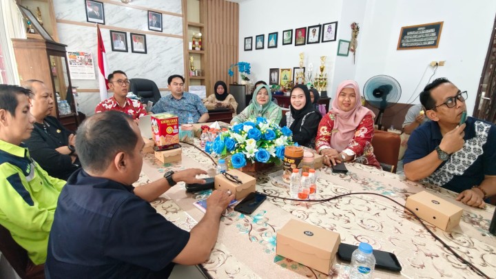 Jumat, 05 Desember 2025, Kelurahan Karang Anyar menghadiri presentasi hasil penilaian PEPPK dari Bagian Organisasi Kota Samarinda di kantor Kecamatan Sungai Kunjang.