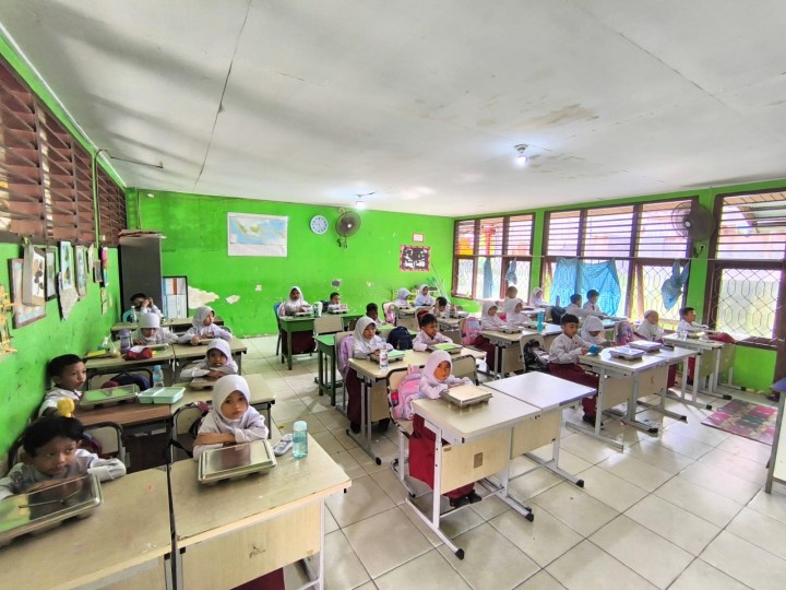 Senin, 08 November 2025, Kelurahan Karang Anyar melakukan monitoring dan kunjungan ke SDN 021 Sungai Kunjang Jalan Meranti RT.017 terkait program pembagian Makan Bergizi Gratis.