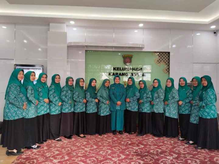 Selasa, 09 Desember 2025, TP PKK Kelurahan Karang Anyar melaksanakan kegiatan pengukuhan para Pengurus TP PKK Kelurahan Karang Anyar untuk periode 2025-2030