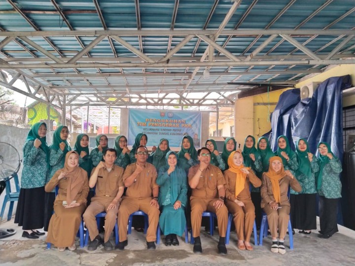 Selasa, 09 Desember 2025, TP PKK Kelurahan Karang Anyar melaksanakan kegiatan pengukuhan para Pengurus TP PKK Kelurahan Karang Anyar untuk periode 2025-2030
