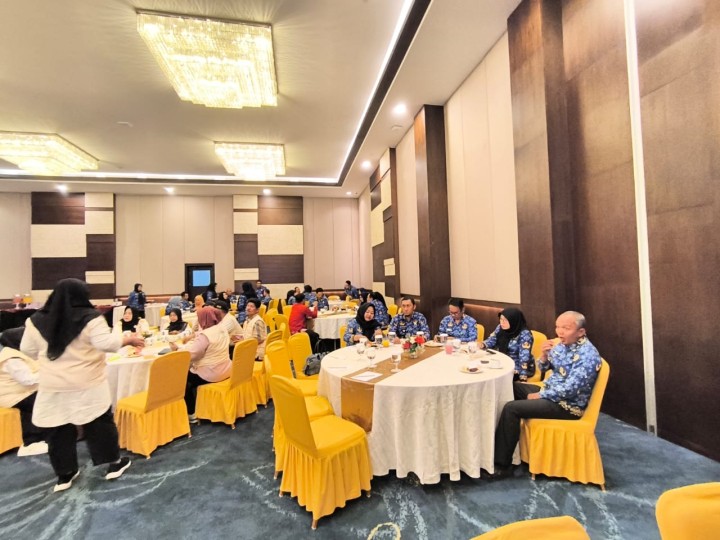 Rabu, 17 Desember 2025, Kelurahan Karang Anyar Menghadiri Sosialisasi Program Kerja TKSK 2025 di Hotel Mercure Samarinda