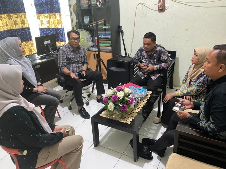 Jumat, 19 Desember 2025, Kelurahan karang Anyar menerima Kunjungan dari plt.Kepsek, dan Tim Sekolah SDN 004 mengenai legalitas Lahan Sekolah SDN 004 Jalan Cendana Rt.10 Kel Karang Anyar