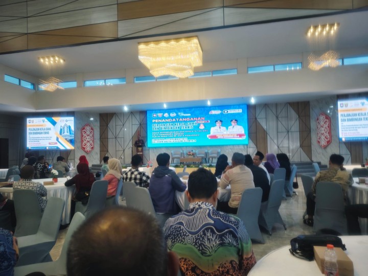 Senin, 22 Desember 2025, Kelurahan Karang Anyar menghadiri acara Penandatanganan Perjanjian Kerjasama dan Bimbingan Teknis Dinas Kependudukan dan Pencatatan Sipil Kota Samarinda Dengan Rukun Kematian Se Kota Samarinda di Ballroom Arutala Bapperida Kota Samarinda.