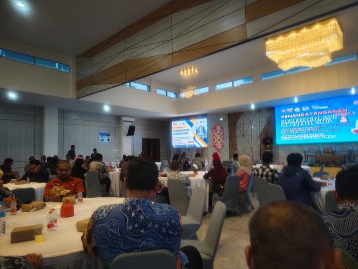 Senin, 22 Desember 2025, Kelurahan Karang Anyar menghadiri acara Penandatanganan Perjanjian Kerjasama dan Bimbingan Teknis Dinas Kependudukan dan Pencatatan Sipil Kota Samarinda Dengan Rukun Kematian Se Kota Samarinda di Ballroom Arutala Bapperida Kota Samarinda.