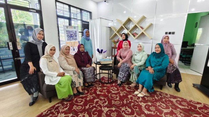 Senin, 22 Desember 2025, Kelurahan Karang Anyar melaksanakan Apel sekaligus mengikuti arahan dari Surat Edaran Wali Kota Samarinda terkait pemakaian pakaian kebaya dan batik bagi pegawai Pemerintah Kota Samarinda dalam rangka peringatan Hari Ibu 22 Desember.