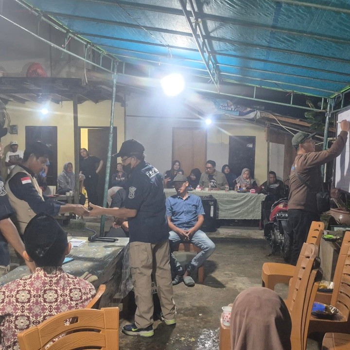 Selasa, 23 Desember 2025, Kelurahan Karang Anyar beserta LPN, FKPM, Karang taruna, Bhabinkamtibmas Karang Anyar menghadiri sekaligus mengawasi jalannya proses kegiatan Pemilihan Ketua RT.036 yang berlangsung di Jalan Cendana Gang 11 RT.036
