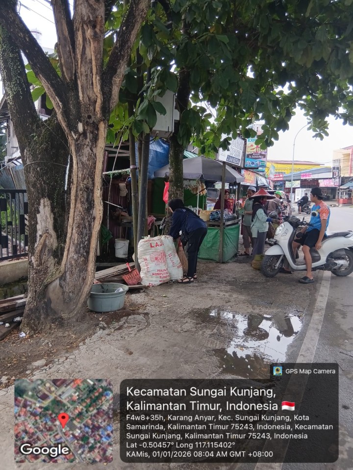 Kamis, 01 Januari 2026, Kelurahan Karang Anyar melakukan pengecekan sisa hasil sampah kulit jagung dan kulit  rambutan di Jalan Tengkawang dan Jalan Ulin  dan hasil nya  langsung di setorkan ke Kecamatan Sungai  Kunjang.
