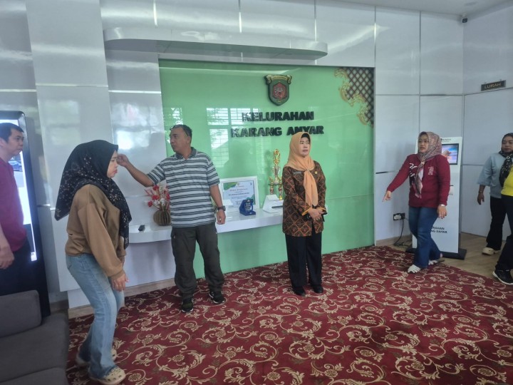 Jumat, 02 Januari 2026, Kelurahan Karang Anyar menerima kunjungan kerja dari Kecamatan Sungai Kunjang terkait disiplin kerja pegawai setelah perayaan malam tahun baru 2026.
