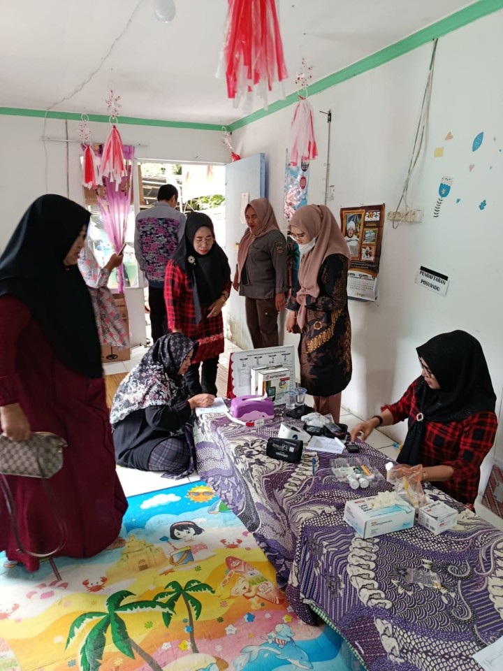 Kamis, 08 Januari 2026, Kelurahan Karang Anyar melakukan monitoring kegiatan di Posyandu Amalia RT 33