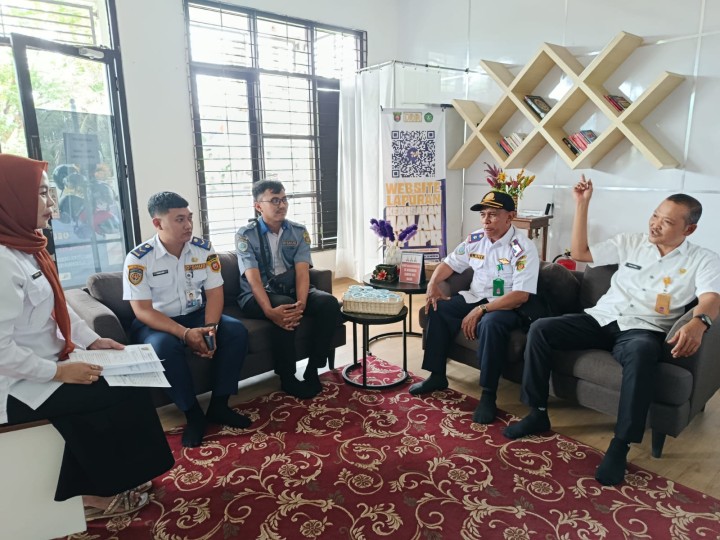 Rabu, 14 Januari 2026, Kelurahan Karang Anyar menerima koordinasi dari Dinas Perhubungan Kota Samarinda terkait bentaun pemasangan LPJU di sekitaran Jalan Banggeris.