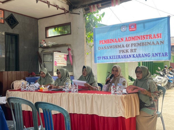 Rabu, 14 Januari 2026, Kelurahan Karang Anyar mendampingi PKK Karang Anyar dalam kegiatan Pembinaan administrasi Dasawisma RT 027 Kel. Karang Anyar