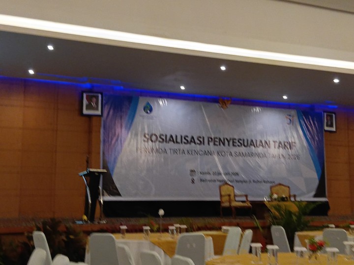 Kamis, 22 Januari 2026, Kelurahan Karang Anyar Menghadiri Sosialisasi Penyesuaian Tarif Perumda Tirta Kencana Kota Samarinda Tahun 2026 di ruang Ballroom Hotel Puri Senyiur Jl. Ruhui Rahayu Samarinda