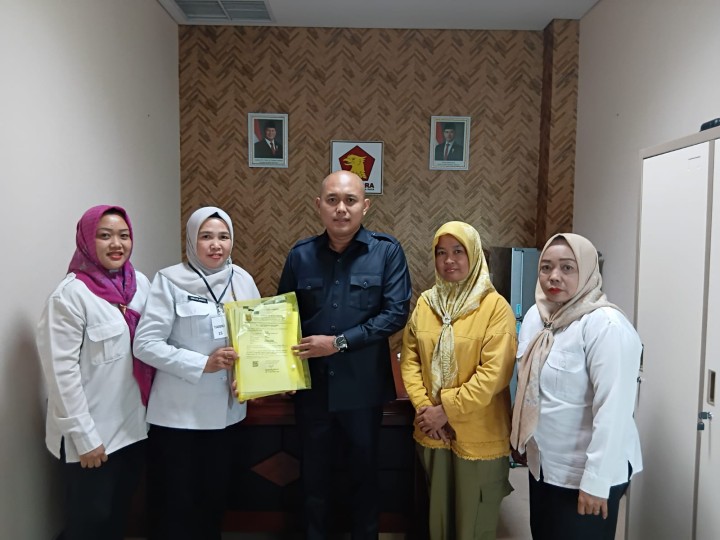 Rabu, 28 Januari 2026, Kelurahan Karang Anyar Menyerahkan berkas Daftar Usulan Calon Penerima Bantuan Stimulan Perumahan Swadaya (BSPS) Tahun Anggaran 2026 , Aspirasi Anggota Dewan Partai Gerindra yang di terima langsung oleh Bapak Moch Yusrul Hana Anggota Komisi 3 DPRD Kota Samarinda