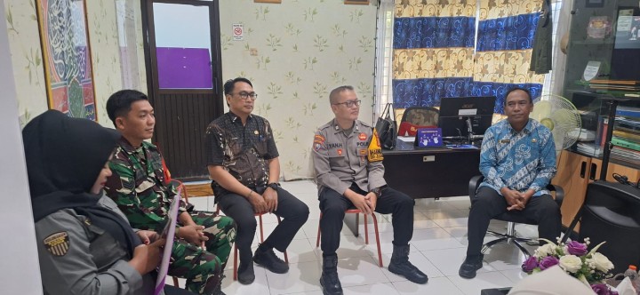 Kamis, 5 Februari 2025 Koordinasi Pembentukan Unit Intervensi Berbasis Masyarakat (IMB) bersama BNN prov Terkait perekrutan Agen Pemulihan (AP) bertempat di Kantor Kelurahan Karang Anyar.