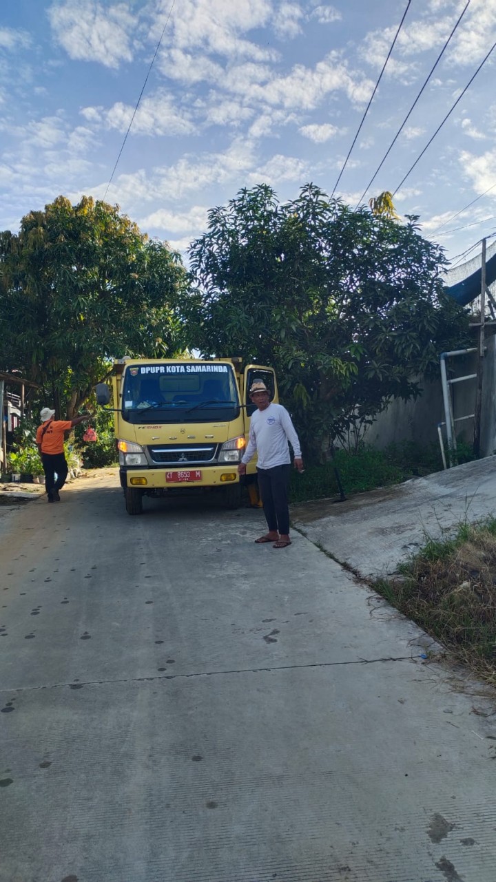 Minggu, 08 Februari 2026 Kelurahan Karang Anyar melakukan monitoring kegiatan  gotong royong di RT 11 , 37 dan 38 Jalan kelapa gading