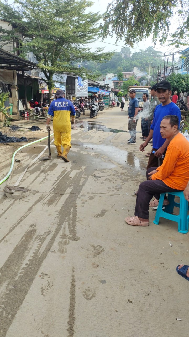 Minggu, 08 Februari 2026 Kelurahan Karang Anyar melakukan monitoring kegiatan  gotong royong di RT 11 , 37 dan 38 Jalan kelapa gading