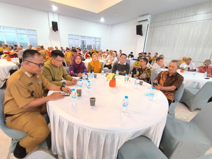 Selasa, 10 Februari 2026, Kelurahan Karang Anyar bersama Pokmas Probebaya Karang Anyar menghadiri kegiatan Penyelenggaraan Pengadaan Barang/Jasa Program Pembangunan Dan Pemberdayaan Masyarakat Kota Samarinda (Sinkronisasi Antikorupsi Sektor Pengadaan) di Ruang Arutalla Bapperida Kota Samarinda.