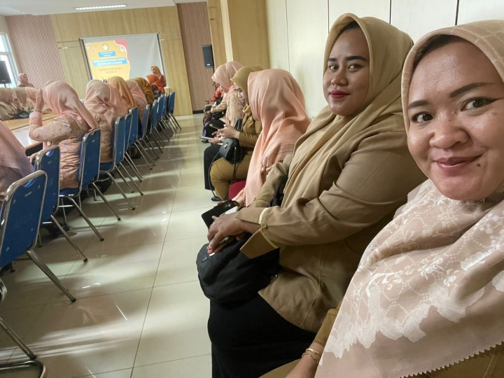 Selasa, 10 Februari 2026, Kelurahan Karang Anyar menghadiri kegiatan  pertemuan rutin DWP di Gedung Ruhui Rahayu, Jalan Juanda.