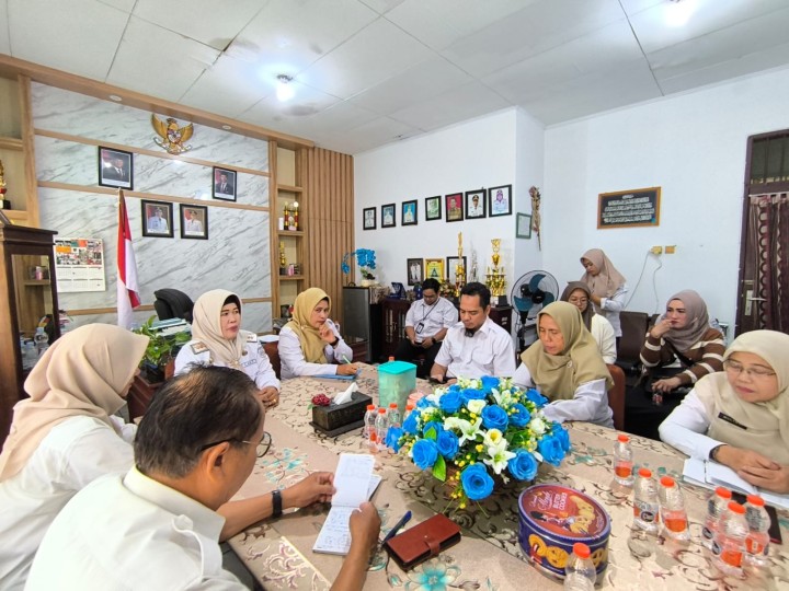 Rabu, 11 Februari 2026, Kelurahan Karang Anyar menghadiri kegiatan Rapat Koordinasi Penanganan Stunting di Wilayah Kecamatan Sungai kunjang di Ruang Rapat Camat Sungai Kunjang.