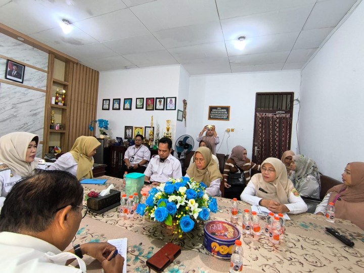 Rabu, 11 Februari 2026, Kelurahan Karang Anyar menghadiri kegiatan Rapat Koordinasi Penanganan Stunting di Wilayah Kecamatan Sungai kunjang di Ruang Rapat Camat Sungai Kunjang.