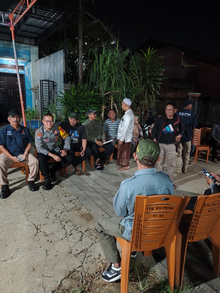 Rabu, 11 Februari 2026, Kelurahan Karang Anyar menghadiri dan mengawasi jalannya proses Pemilihan Ketua RT.037 di Jalan Kelapa Gading.
